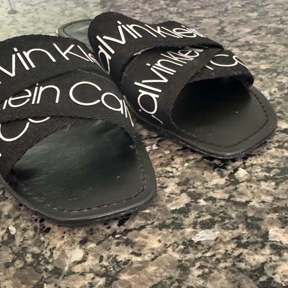 Calvin Klein Black Logo Slide Sandals EUC 8.5 narrow - Picture 3 of 8